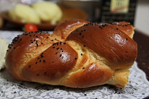 Braided Challah Bread-Paine impletita (new 500D)